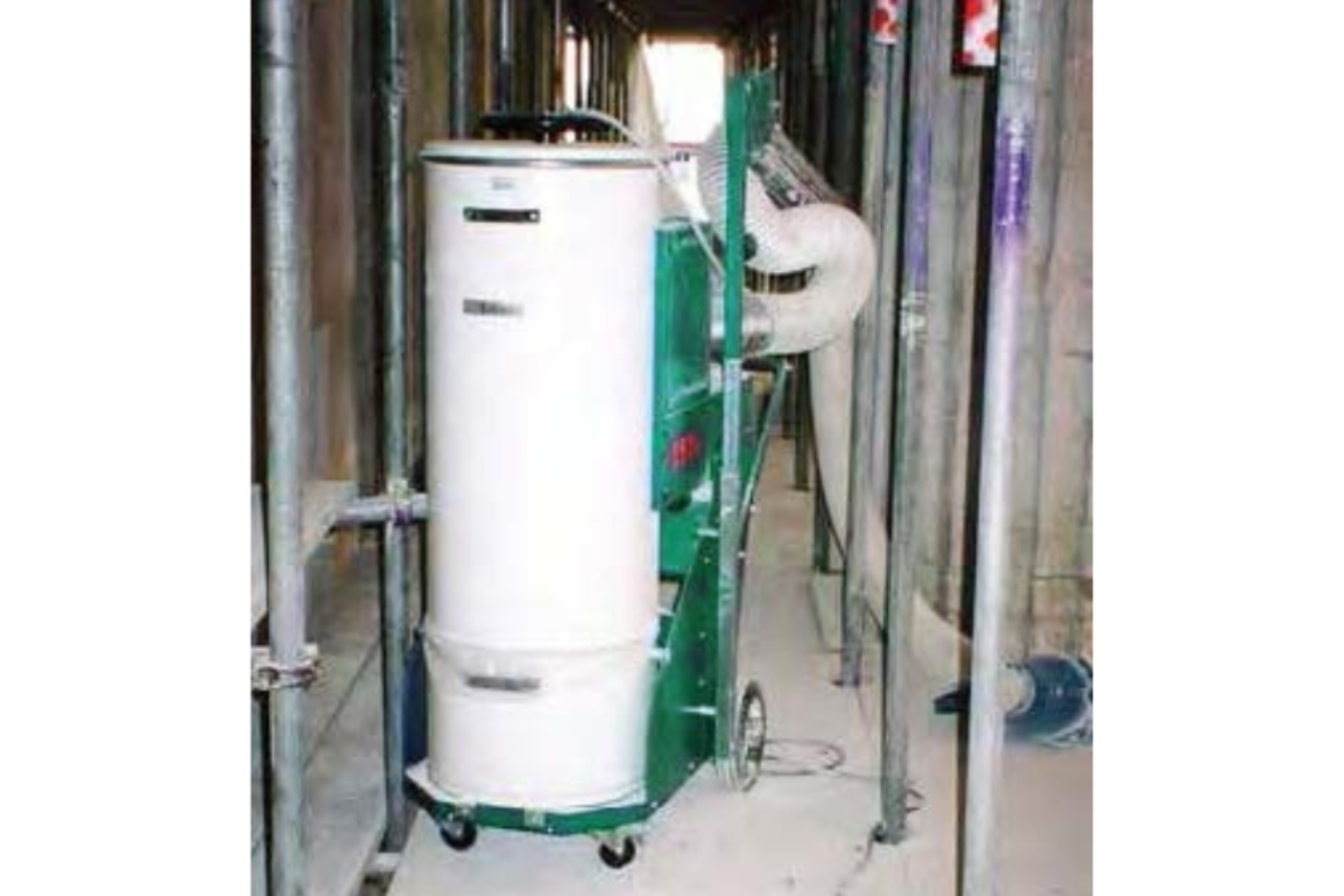 Dustex Dustomat 16 extracting dust on a construction site
