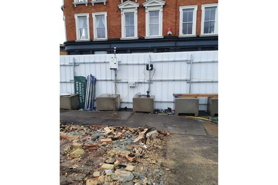 Dust, noise and vibration monitoring on live site