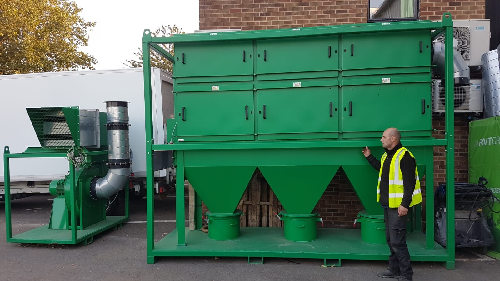 Dustex clearblast 900G large extraction unit for shot blasting with worker in hi-vis
