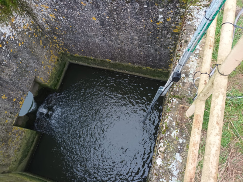 EnviroHub-In-stream-Monitor-measuring-discharge-output-on-a-lake-in-Swindon