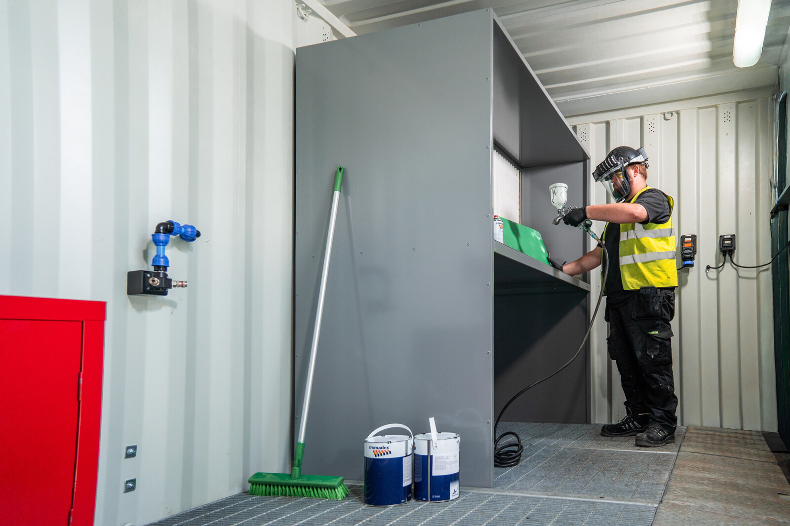 Ravex-Paint-Control-Container-Action-Spray