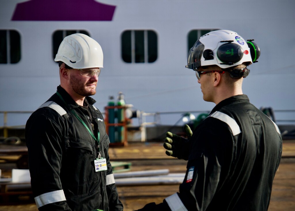Engineers discussing zero harm before carrying out an install